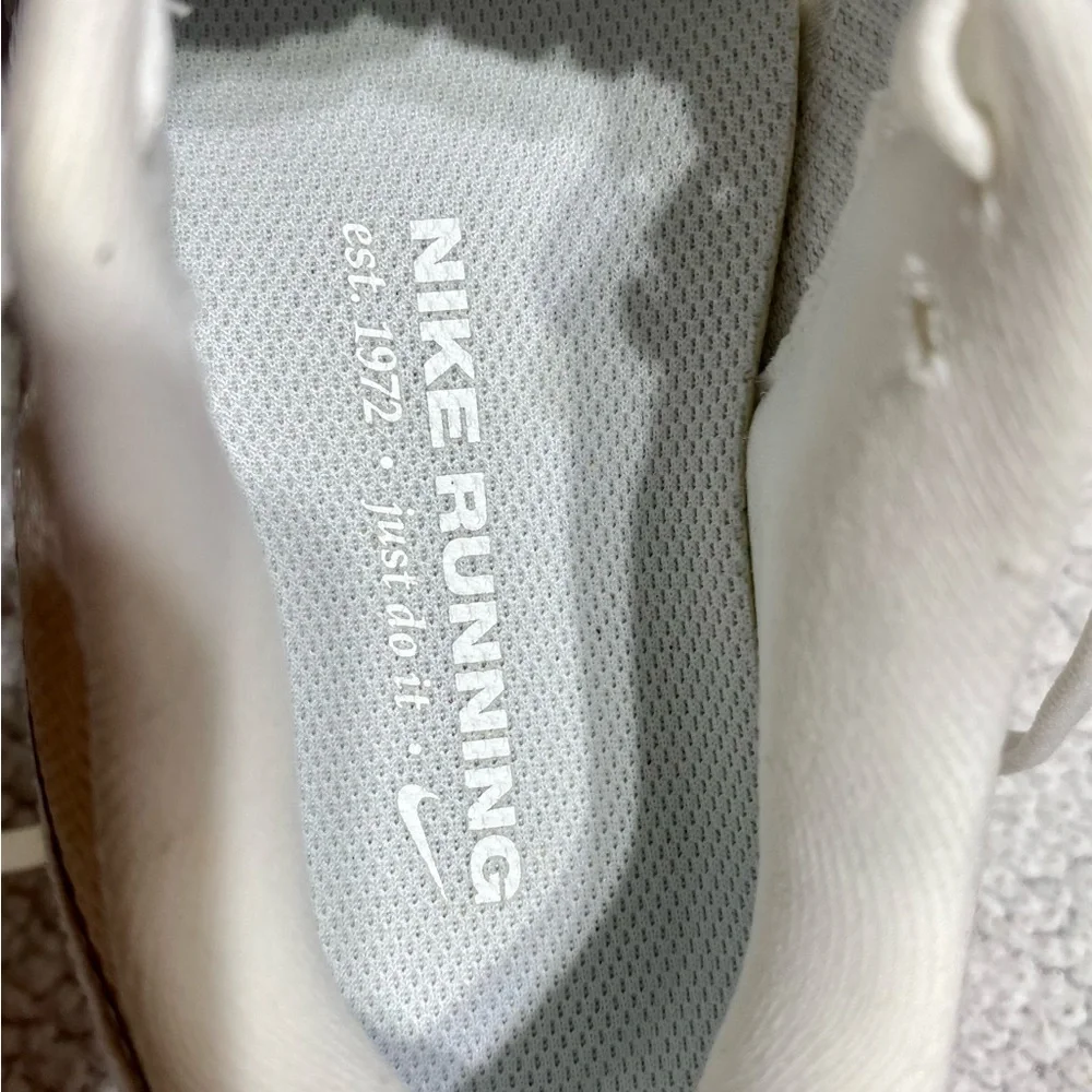 NIKE Air Zoom Structure 25 White Pure Platinum Running Shoes Women’s Size 6
